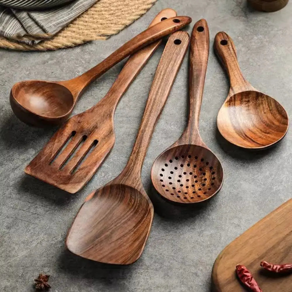 Healthy wooden spoons – a natural kitchen utensil set